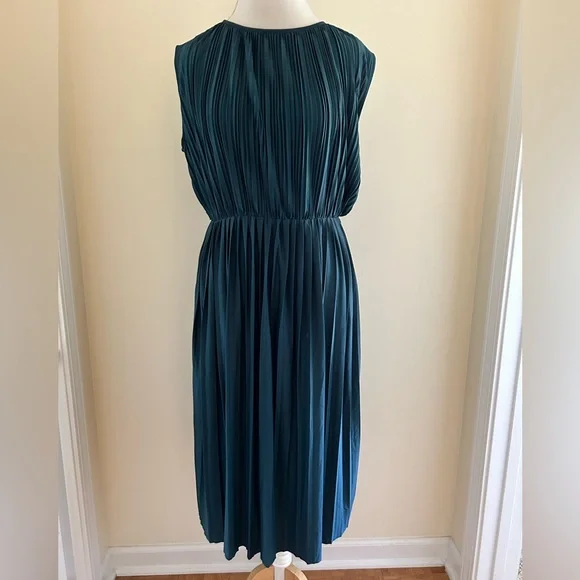 H&M | Dresses | Pretty Green Pleated Dress | Poshmark
